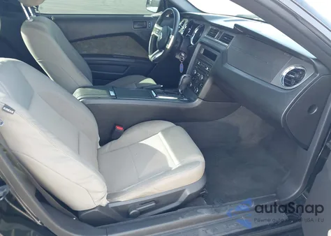 2013 Ford Mustang V6 z USA, uszkodzony, nr VIN 1ZVBP8AM6D5226425